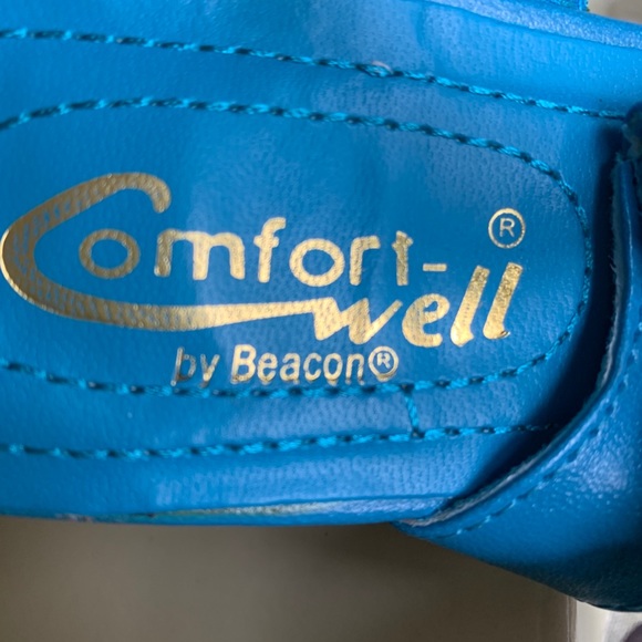 Blue Sandals by Beacon, Like new comfort well - Picture 3 of 7